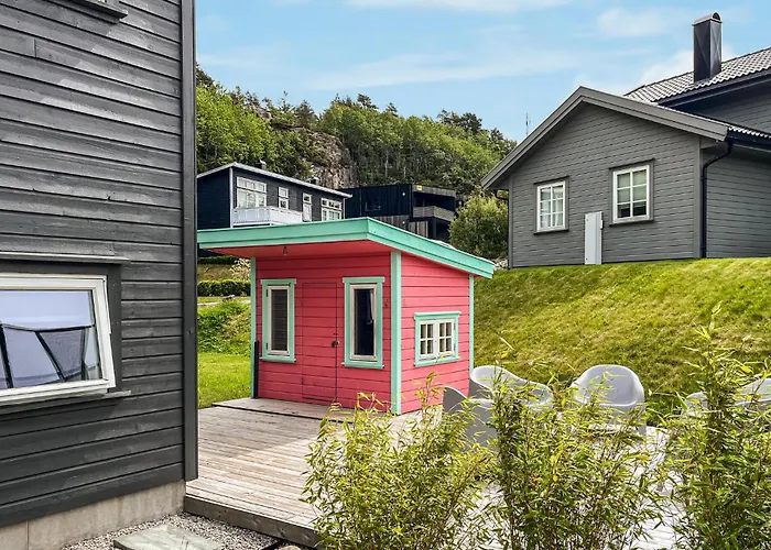 Stunning In Lindesnes With Wifi Svinoy