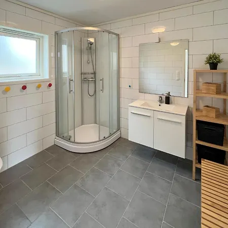 Stunning In Lindesnes With Wifi Semesterbostad